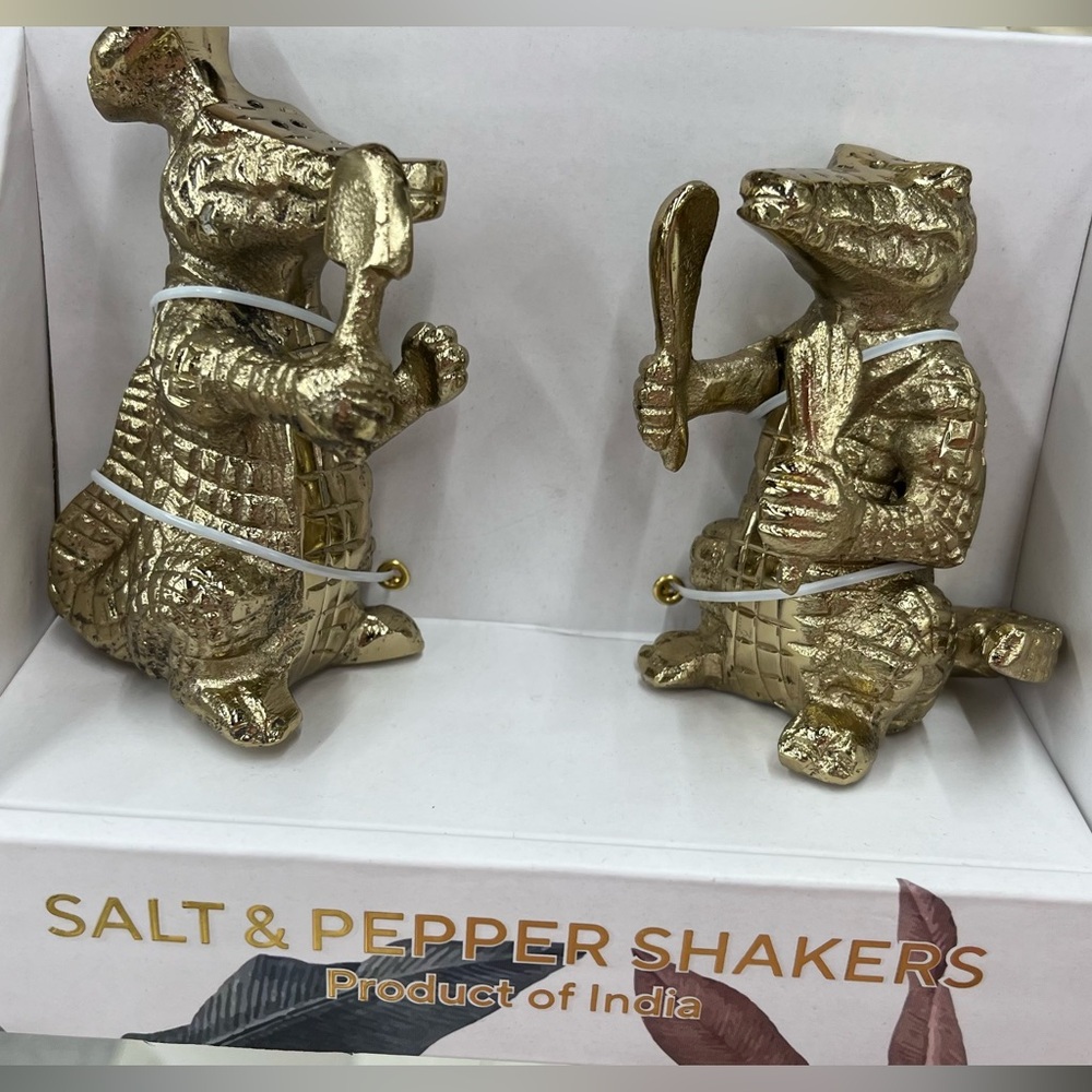 Rare alligator salt and pepper shakers